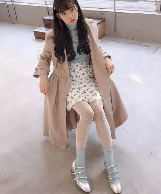 秋季女生穿衣搭配